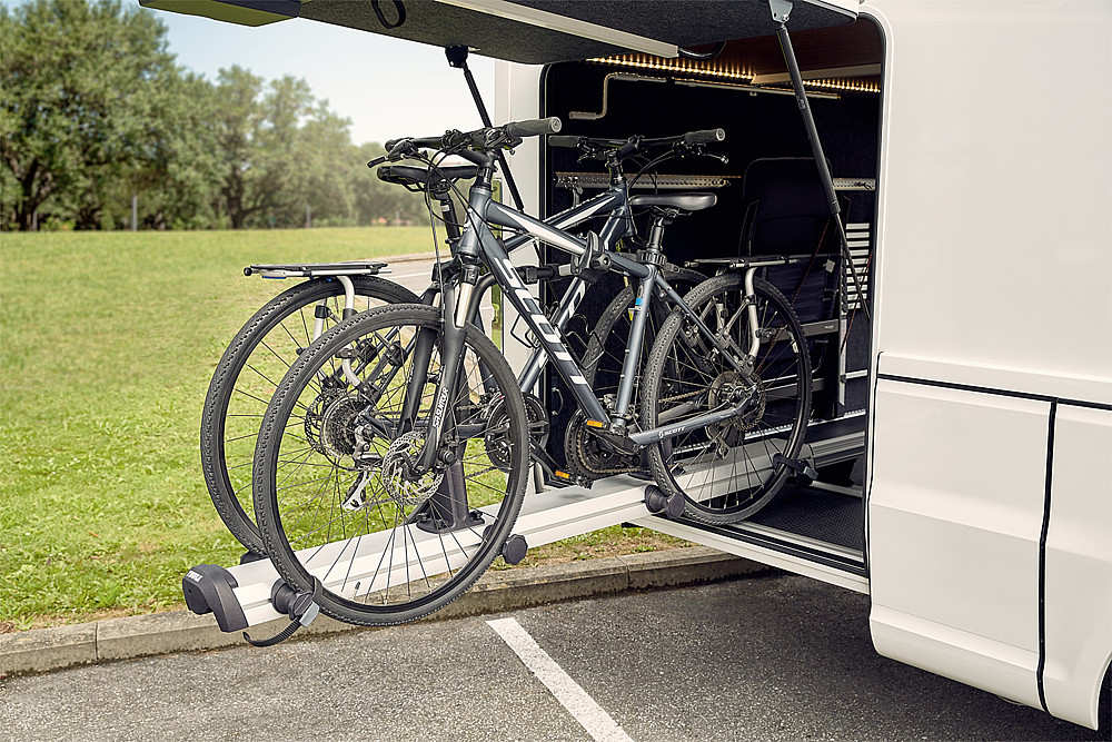 Intelligent et convivial comme aucun autre - le porte-vélos pour jusqu'à  deux vélos électriques dans le garage arrière de votre camping-car. -  Loisirs 44