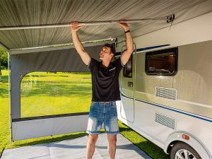 installation d'un auvent de camping car