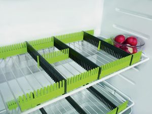 système de rangement pour l'aménagement du réfrigérateur d'un camping-car ou fourgon aménagé