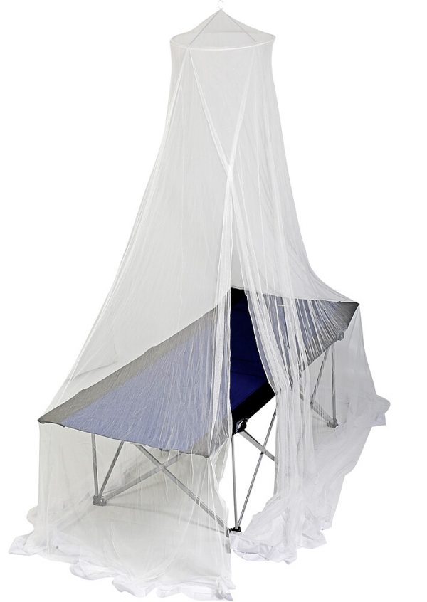 moustiquaire et lit de camp