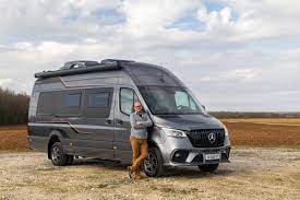 Camping-car haut-de-gamme Robeta - Concessionnaire de camping-car